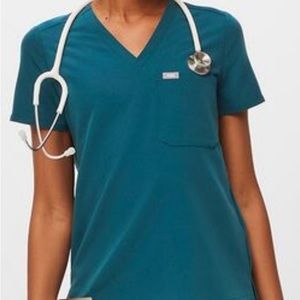 Catarina™ One-Pocket Scrub Top Size Small